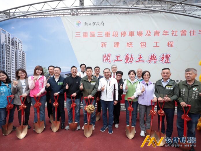 市長侯友宜與貴賓合影。(圖/新北城鄉局提供)