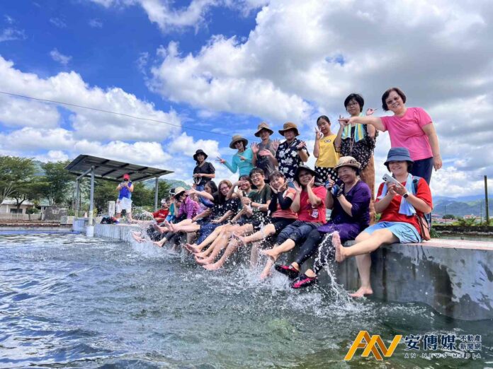 信義房屋社區一家帶民眾用五感體驗水草樂園魅力