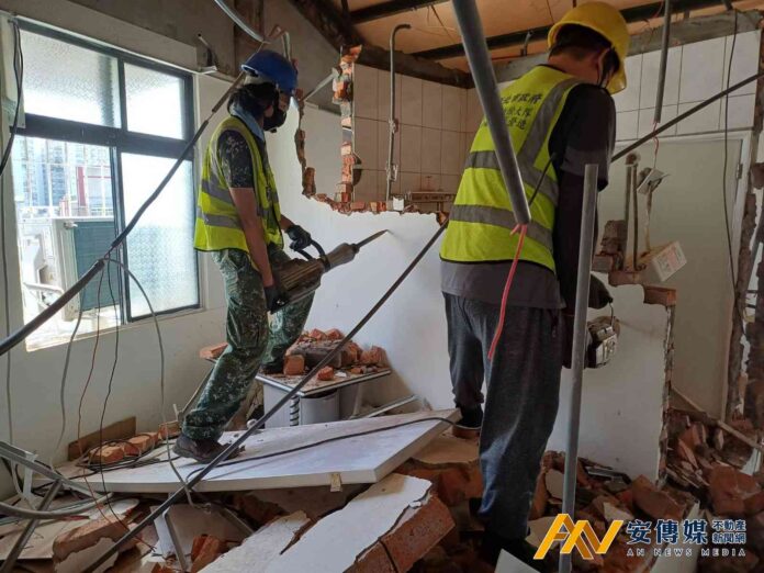 頂加違建又作套房出租 新北強制拆除收費逾300件