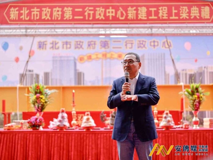侯友宜主持第二行政中心上梁典禮