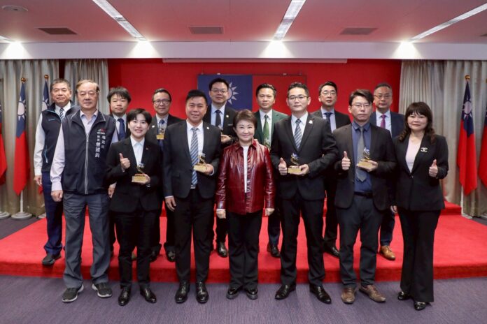 共築幸福宜居台中 盧秀燕頒獎表揚不動產從業菁英