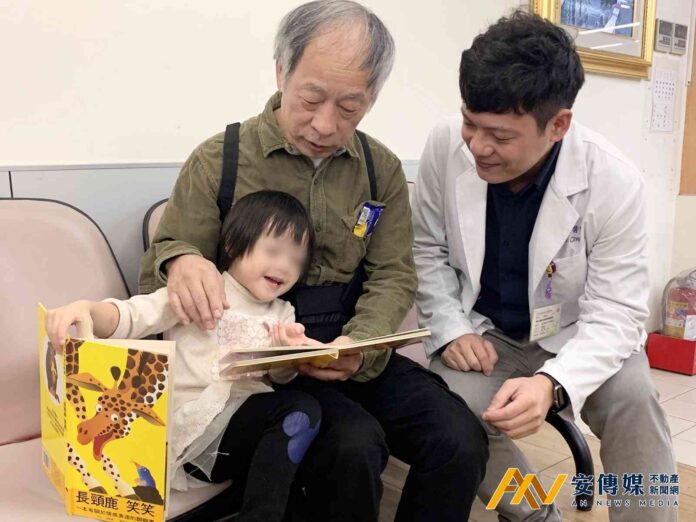 弱勢兒童語言落後 社區一家「閱讀處方箋」陪孩子好好說話