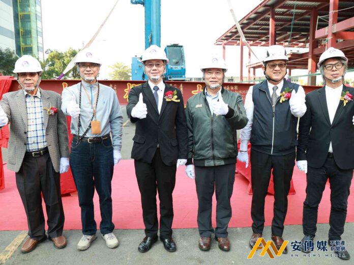 高雄亞灣區添利多 高軟二期首棟大樓上梁
