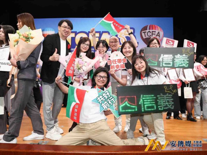 信義房屋 這2人「手心向下」摘TCFA服務天使獎
