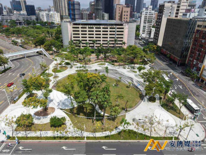 歷時1年改造 鹽埕廣場升級成最美城市客廳